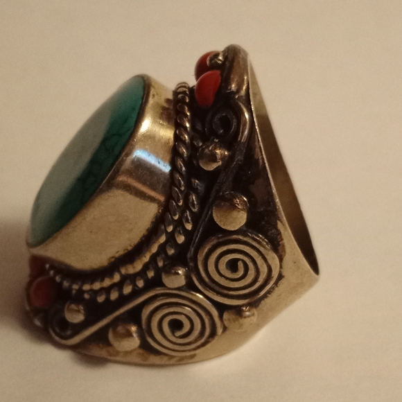 Turquoise Ring with Fantastic Details on the Sides. Size 8 @1" wide. - Picture 7 of 8
